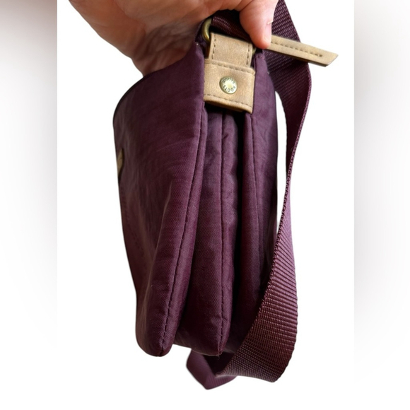 ROOTS Crossbody Nylon Bag NWOT - Picture 3 of 9